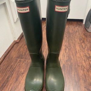 Hunter Tall Rain Boots - size 9 - Original Green